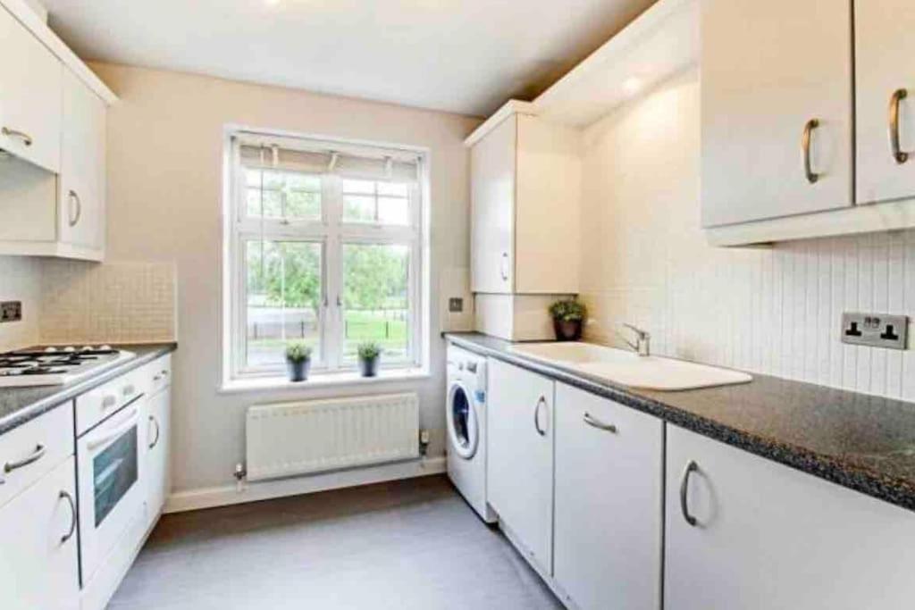 The Wickets - 2 Bedroom Apartment Overlooking Cricket Club Marton-in-Cleveland Exterior foto